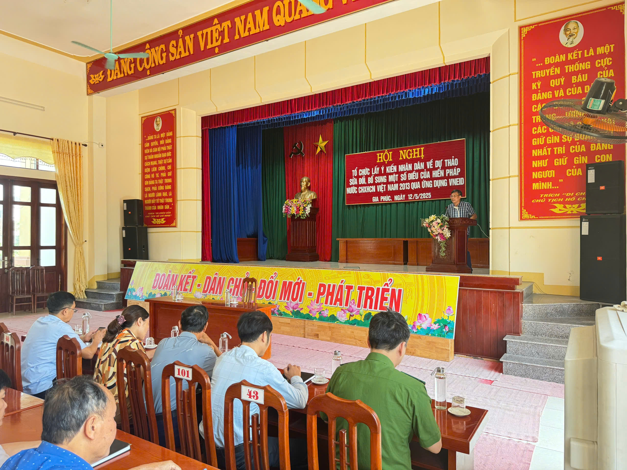 UBND xã Gia Phúc tổ chức hội nghị triển khai tổ chức lấy ý kiến nhân dân về dự thảo Nghị quyết sửa đổi, bổ sung một số điều của Hiến pháp nước Cộng hòa xã hội chủ nghĩa Việt Nam năm 2013 